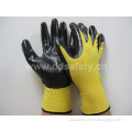 13 Gauge Yellow Nylon Shell Black Nitrile Coating Smooth Finish Working Gloves CE (DNN349)